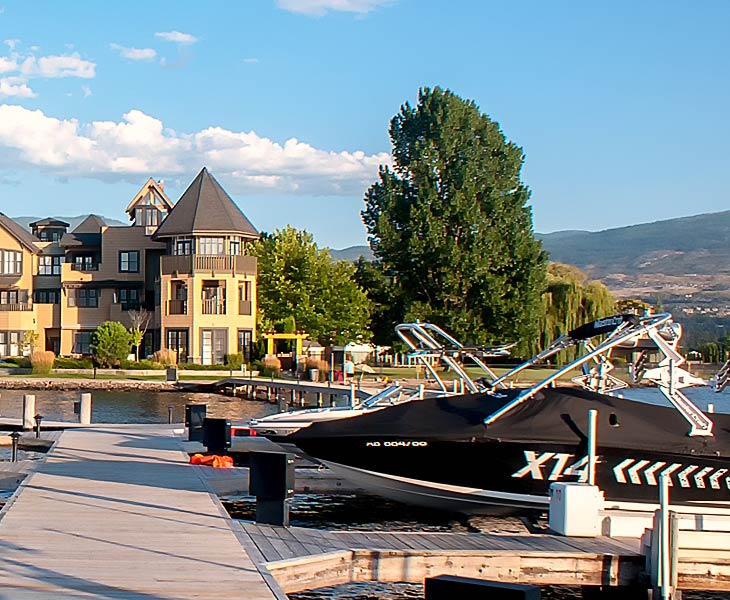 okanagan-lodging-boat-dock-amenities-sq